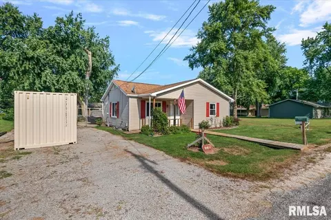 Exterior - 452 Elder Ave, Palmyra, IL 62674 photo 1 of 11
