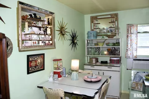 Dining - 205 E Ann St, Tallula, IL 62688 photo 1 of 1