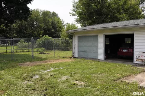 Exterior - 205 E Ann St, Tallula, IL 62688 photo 1 of 2