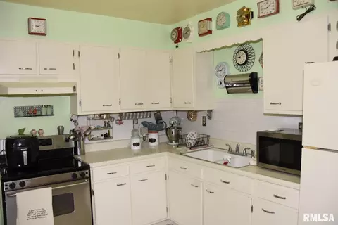 Kitchen - 205 E Ann St, Tallula, IL 62688 photo 2 of 2