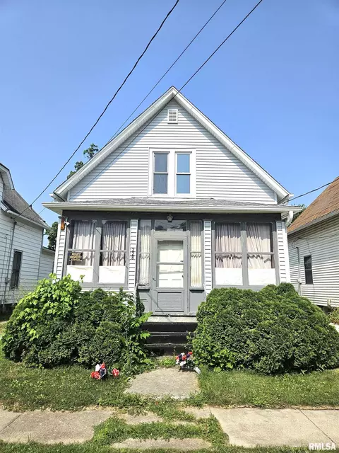 228 Cottage Ave, Galesburg, IL 61401