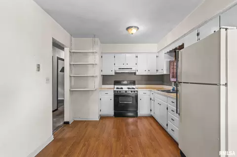 Kitchen - 2505 Griffiths Ave, Springfield, IL 62702 photo 2 of 4