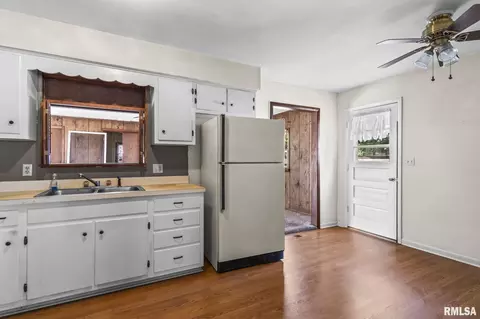 Kitchen - 2505 Griffiths Ave, Springfield, IL 62702 photo 3 of 4