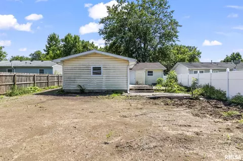 Exterior - 2505 Griffiths Ave, Springfield, IL 62702 photo 2 of 5