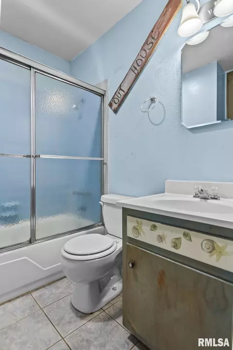 Bath - 2505 Griffiths Ave, Springfield, IL 62702 photo 1 of 1
