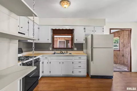Kitchen - 2505 Griffiths Ave, Springfield, IL 62702 photo 4 of 4