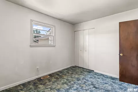 Bedroom - 2505 Griffiths Ave, Springfield, IL 62702 photo 3 of 10