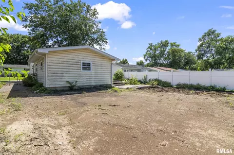 Exterior - 2505 Griffiths Ave, Springfield, IL 62702 photo 3 of 5