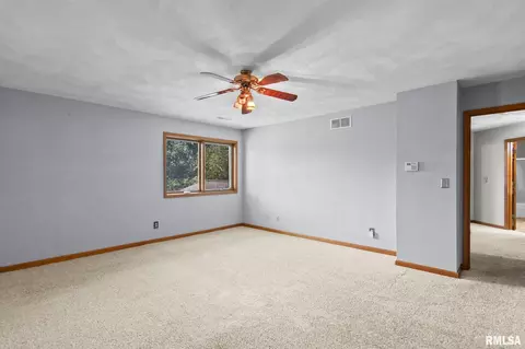 Bedroom - 401 Colbrook Dr, Springfield, IL 62702 photo 3 of 11