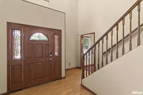 Entry Way - 401 Colbrook Dr, Springfield, IL 62702 photo 1 of 4