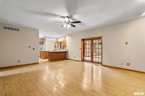 Living - 401 Colbrook Dr, Springfield, IL 62702 photo 5 of 7