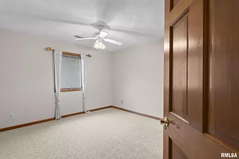 Bedroom - 401 Colbrook Dr, Springfield, IL 62702 photo 9 of 11