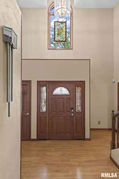 Entry Way - 401 Colbrook Dr, Springfield, IL 62702 photo 2 of 4