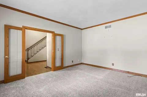 Living - 401 Colbrook Dr, Springfield, IL 62702 photo 7 of 7