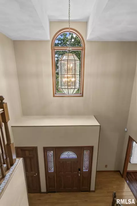 Entry Way - 401 Colbrook Dr, Springfield, IL 62702 photo 3 of 4