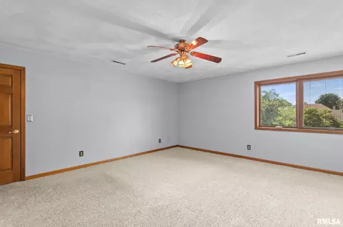 Bedroom - 401 Colbrook Dr, Springfield, IL 62702 photo 2 of 11