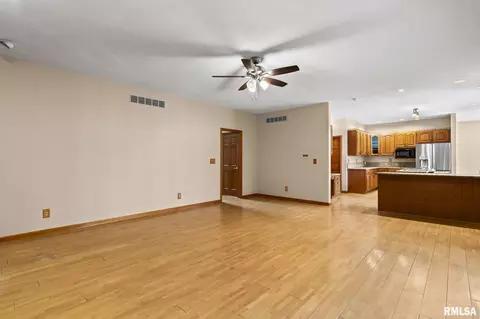 Living - 401 Colbrook Dr, Springfield, IL 62702 photo 4 of 7