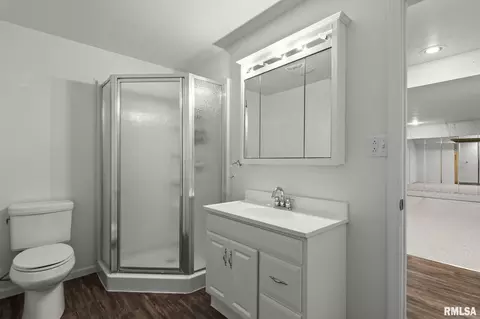 Bath - 401 Colbrook Dr, Springfield, IL 62702 photo 4 of 4