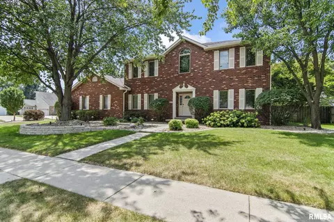 Exterior - 401 Colbrook Dr, Springfield, IL 62702 photo 3 of 9