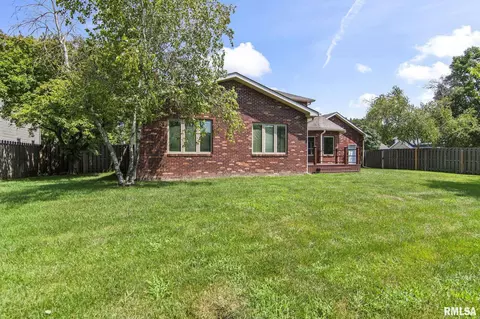 Exterior - 401 Colbrook Dr, Springfield, IL 62702 photo 7 of 9