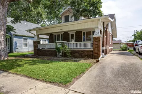 318 E Poplar St, Taylorville, IL 62568