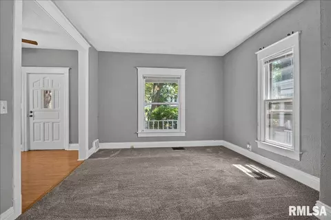 Living - 861 S Park, Springfield, IL 62704 photo 3 of 4