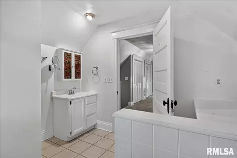 Bath - 861 S Park, Springfield, IL 62704 photo 3 of 3