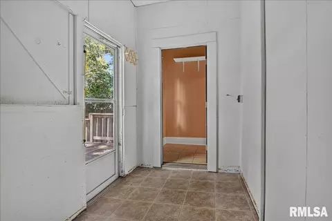 Entry Way - 861 S Park, Springfield, IL 62704 photo 6 of 8
