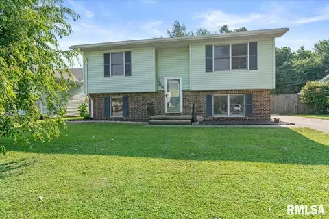 Exterior - 2016 Skipton Rd, Springfield, IL 62702 photo 4 of 12