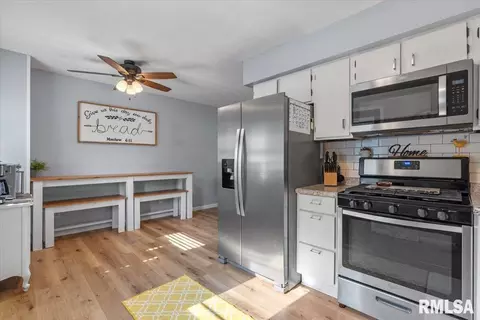 Entry Way - 2016 Skipton Rd, Springfield, IL 62702 photo 4 of 4