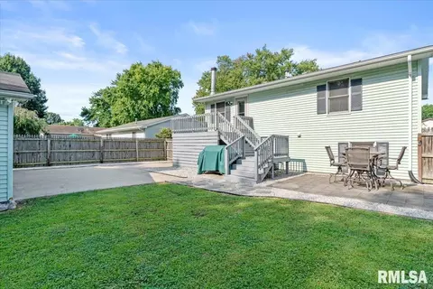 Exterior - 2016 Skipton Rd, Springfield, IL 62702 photo 9 of 12