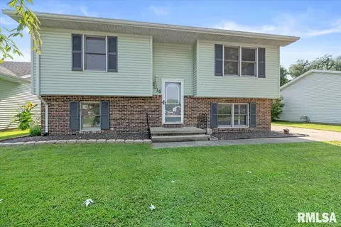 Exterior - 2016 Skipton Rd, Springfield, IL 62702 photo 2 of 12