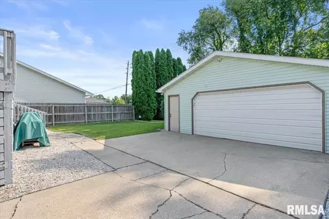 Exterior - 2016 Skipton Rd, Springfield, IL 62702 photo 12 of 12