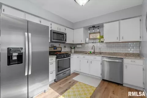 Kitchen - 2016 Skipton Rd, Springfield, IL 62702 photo 2 of 2