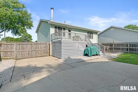 Exterior - 2016 Skipton Rd, Springfield, IL 62702 photo 11 of 12
