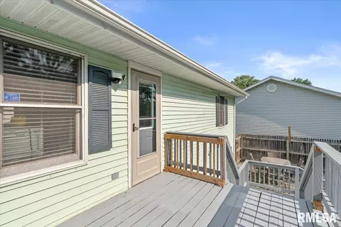 Exterior - 2016 Skipton Rd, Springfield, IL 62702 photo 6 of 12