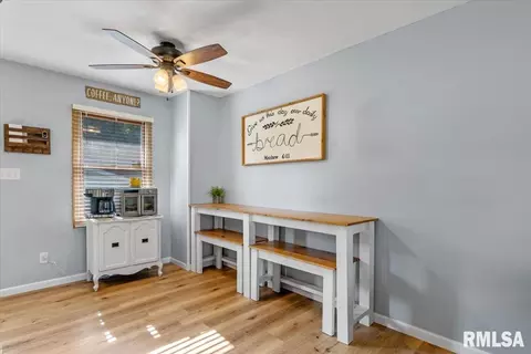 Entry Way - 2016 Skipton Rd, Springfield, IL 62702 photo 3 of 4