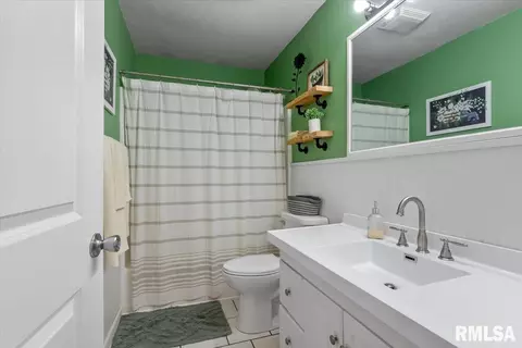 Bath - 2016 Skipton Rd, Springfield, IL 62702 photo 1 of 2