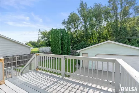 Exterior - 2016 Skipton Rd, Springfield, IL 62702 photo 5 of 12
