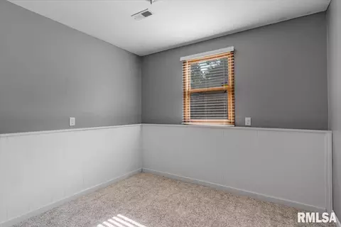 Bedroom - 2016 Skipton Rd, Springfield, IL 62702 photo 9 of 10