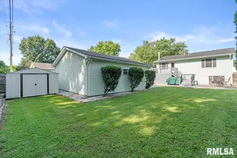 Exterior - 2016 Skipton Rd, Springfield, IL 62702 photo 10 of 12