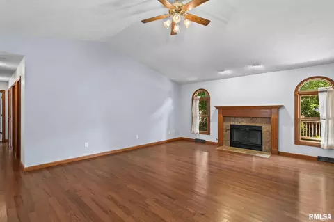 Living - 405 Pheasant Run, Sherman, IL 62684 photo 3 of 4