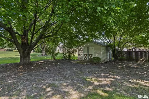 Exterior - 405 Pheasant Run, Sherman, IL 62684 photo 6 of 9