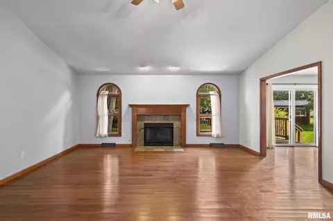 Living - 405 Pheasant Run, Sherman, IL 62684 photo 2 of 4
