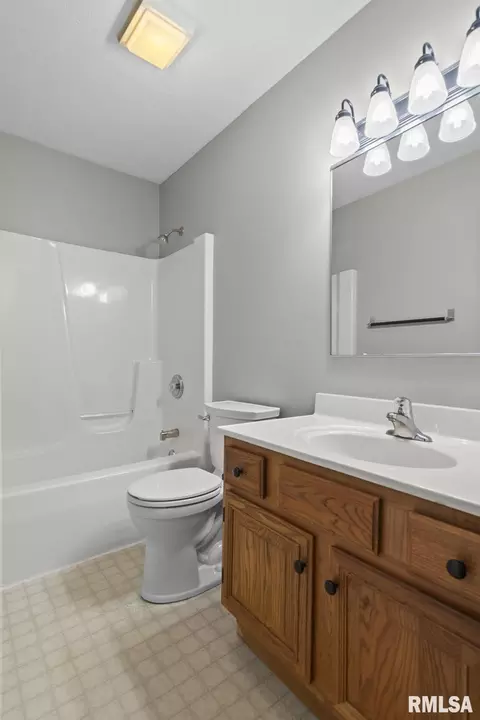 Bath - 405 Pheasant Run, Sherman, IL 62684 photo 3 of 3