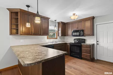 Kitchen - 405 Pheasant Run, Sherman, IL 62684 photo 2 of 4