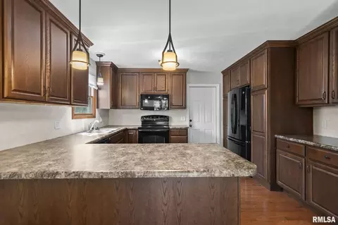 Kitchen - 405 Pheasant Run, Sherman, IL 62684 photo 3 of 4