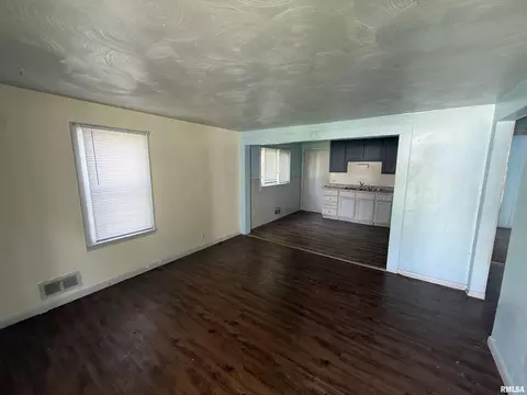 Living - 2204 S 15th St, Springfield, IL 62703 photo 2 of 2