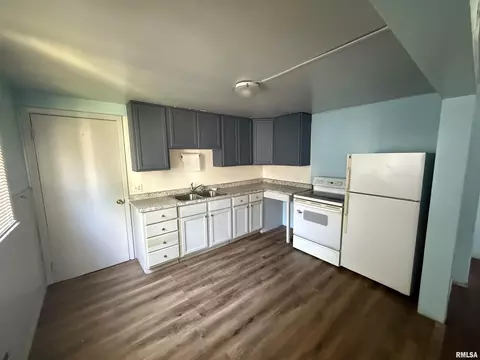 Kitchen - 2204 S 15th St, Springfield, IL 62703 photo 2 of 2