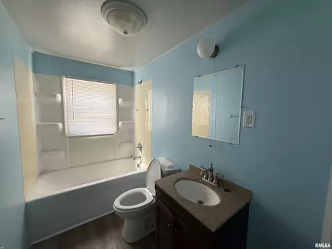 Bath - 2204 S 15th St, Springfield, IL 62703 photo 1 of 1